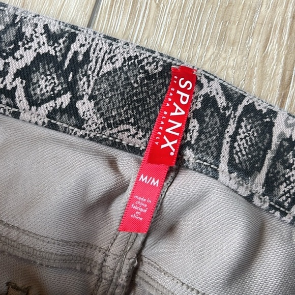 SPANX Jean-ish Snake Skin Print Jeggings Leggings Pants - Picture 5 of 13